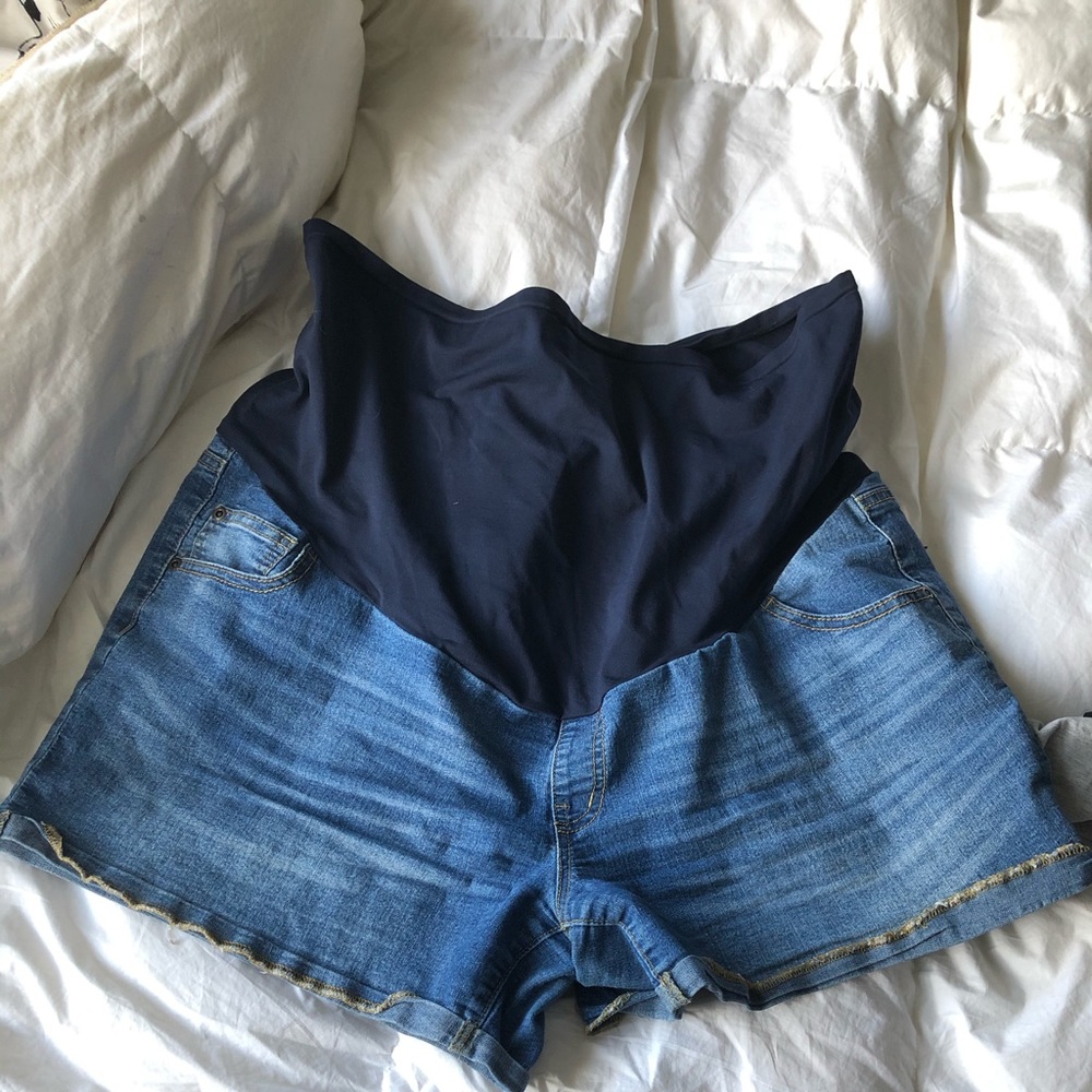 Comfortable maternity shorts